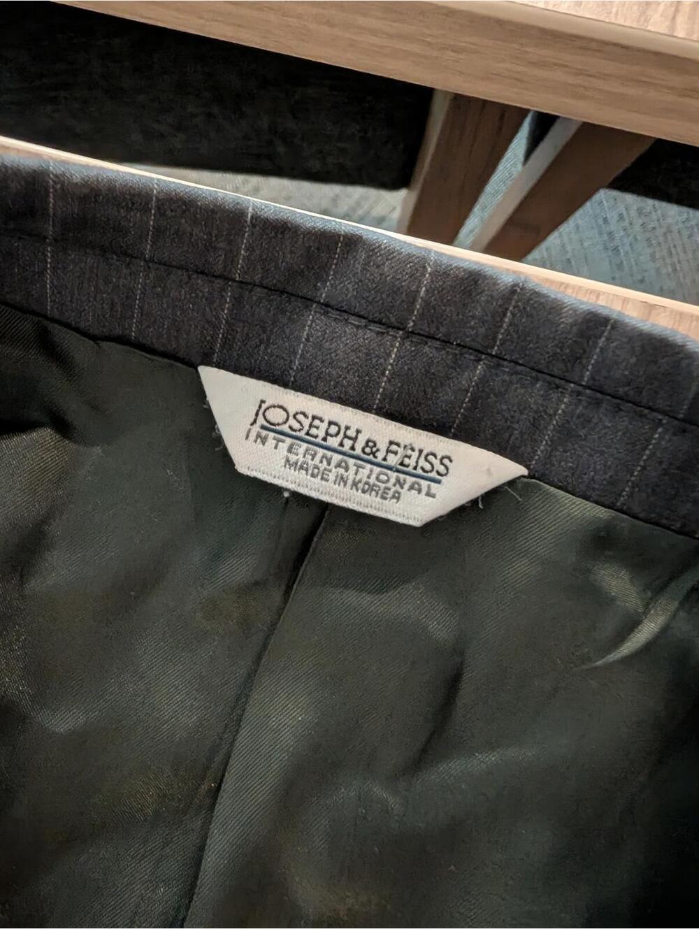 Joseph Feiss Dark Grey Pinstripe Suit 100% Wool Cuffs Pleated 41L - Picture 2 of 12